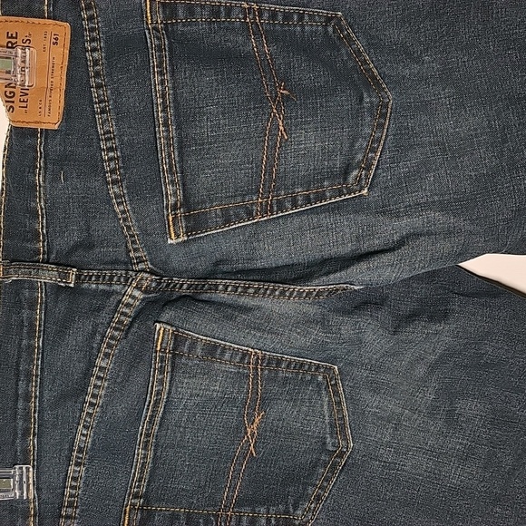 Signature Levis Blue Men's Jeans. 32X30 561 Relaxed. Very Good Used Condition. - Picture 7 of 10